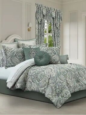 J. Queen New York Nico Comforter Set - Queen NEW